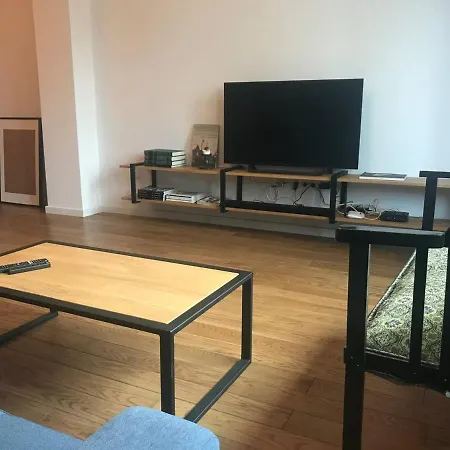 Apartment Top Centre High-end Designer Furnished 2br