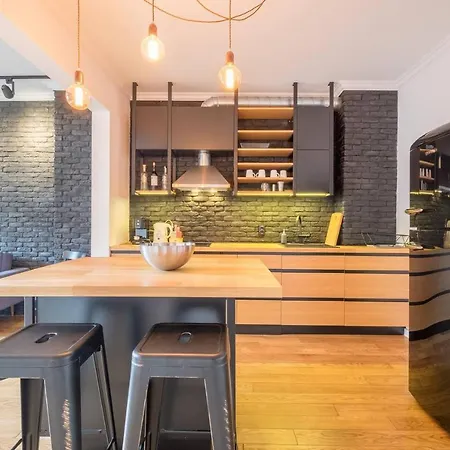 Top Centre High-end Designer Furnished 2br Appartamento *