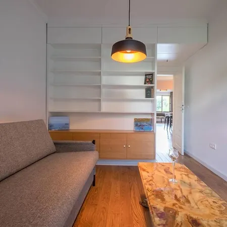 Top Centre High-end Designer Furnished 2br Appartamento
