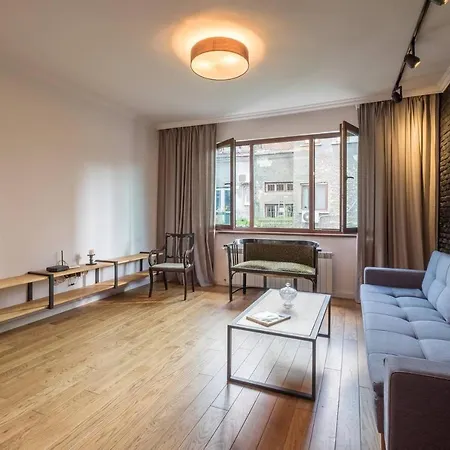 Top Centre High-end Designer Furnished 2br *